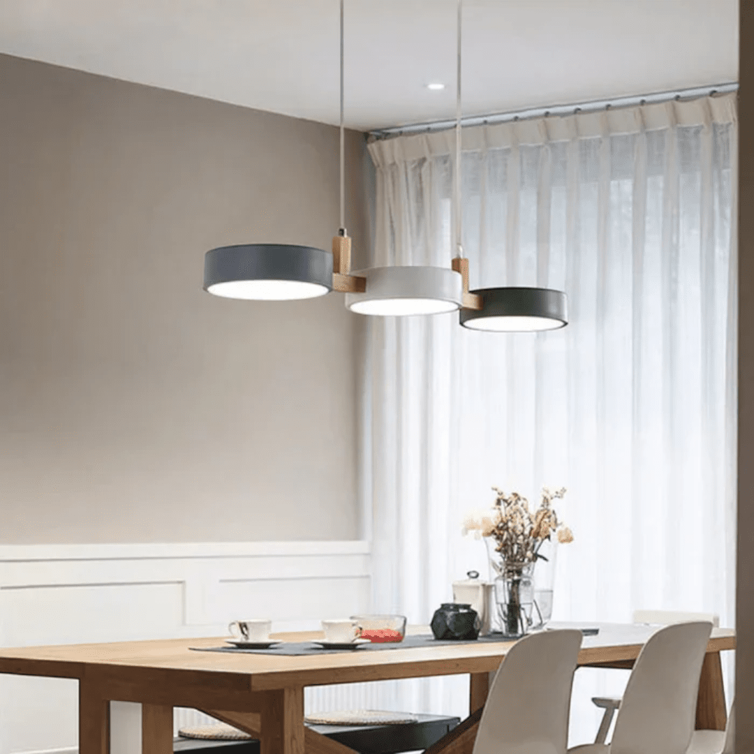 Lampa wisząca z metalową konstrukcją i drewnianym elementem - Zielony