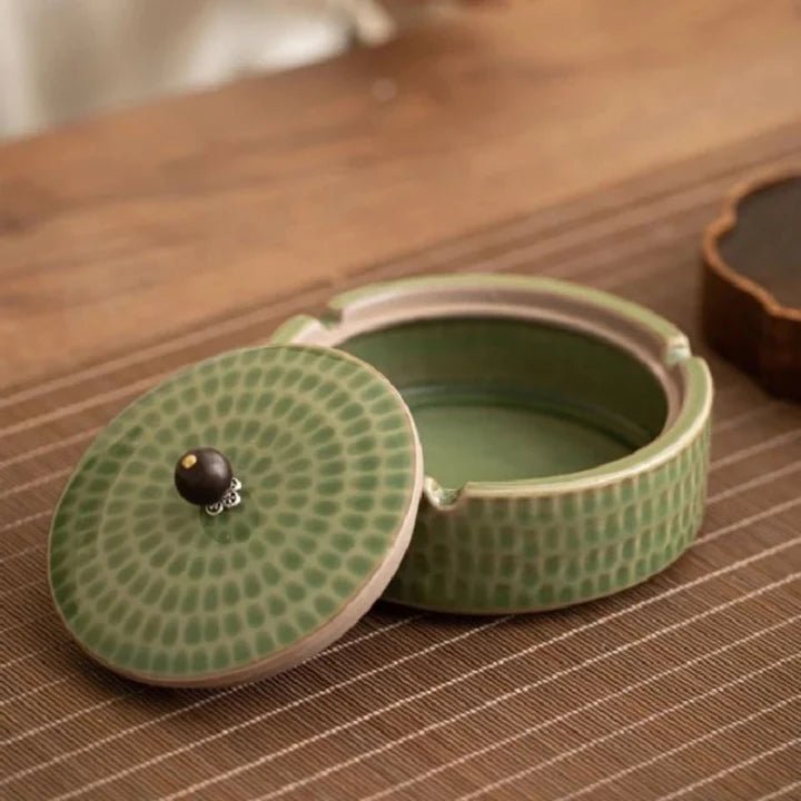 Popielniczka ceramiczna z drewnianą pokrywką – Ręczne wykonanie, odporna misa, estetyczne zamknięcie - Granatowo - zielony